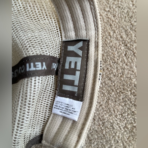 Yeti hat - Picture 4 of 5